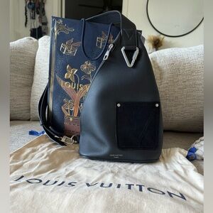 Louis Vuitton Black Men's Sling Bag